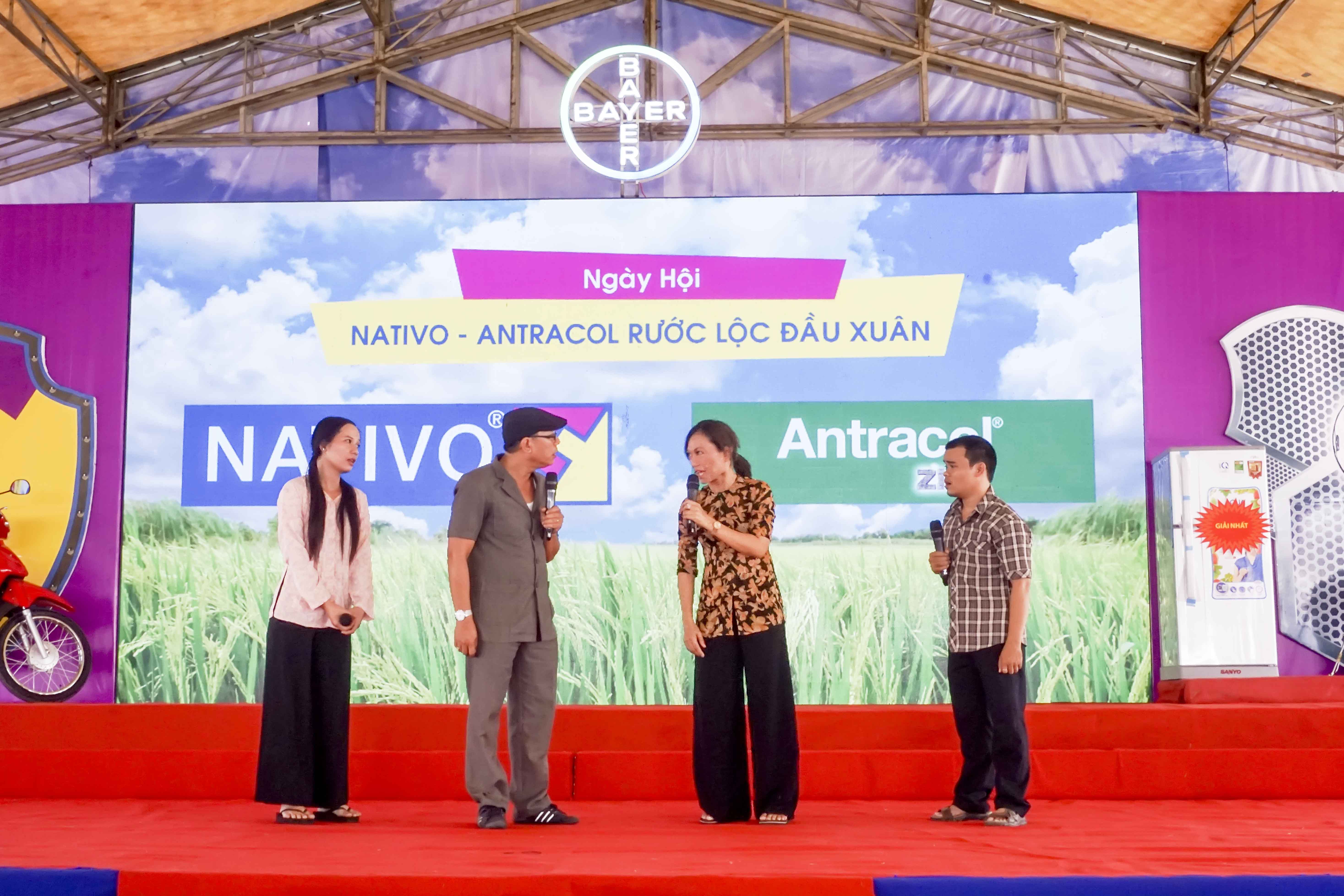 Nhóm hài biểu diễn ở festival Nativo – Antracol tại Long An